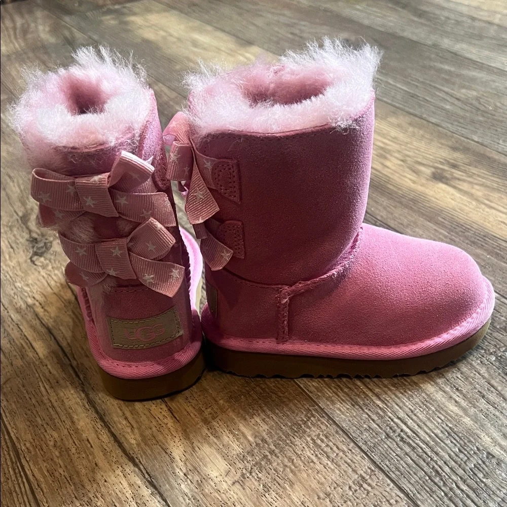 NWOT UGG Bailey Bow Boot Star